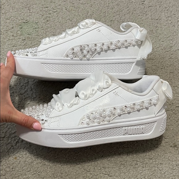 PUMA Women's Custom Bridal Wedding White Pearl Sneakers Size 7 Brand New - Picture 3 of 6